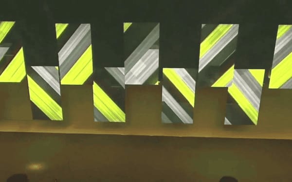 機(jī)械臂與人互動(dòng)，舞臺(tái)發(fā)布會(huì)驚艷亮相